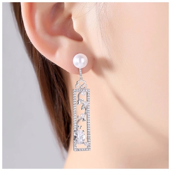 🎁 Swarovski Crystals The Kylnn Floating Earrings - Picture 3 of 3